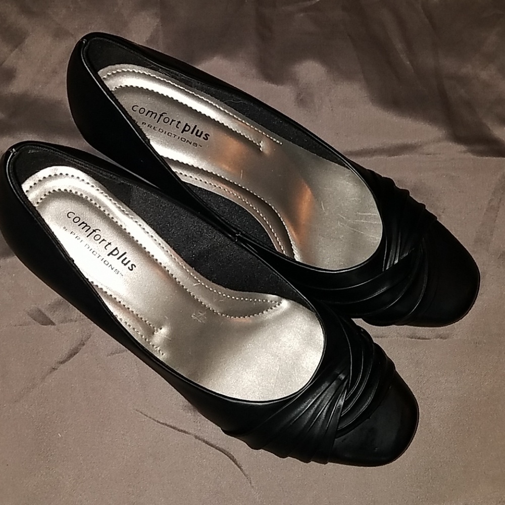 Woman's black heels - Picture 3 of 8